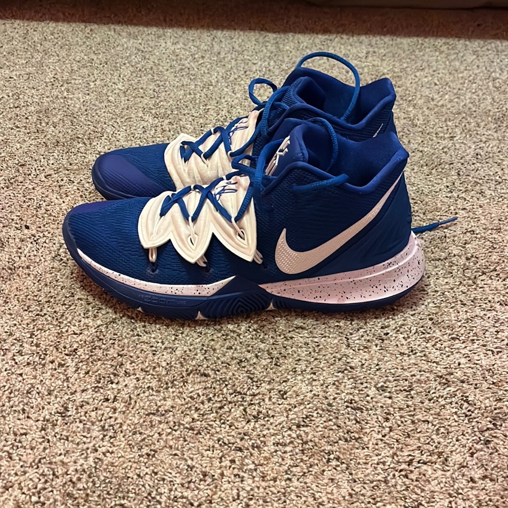 Nike kyrie 5 team game royal white